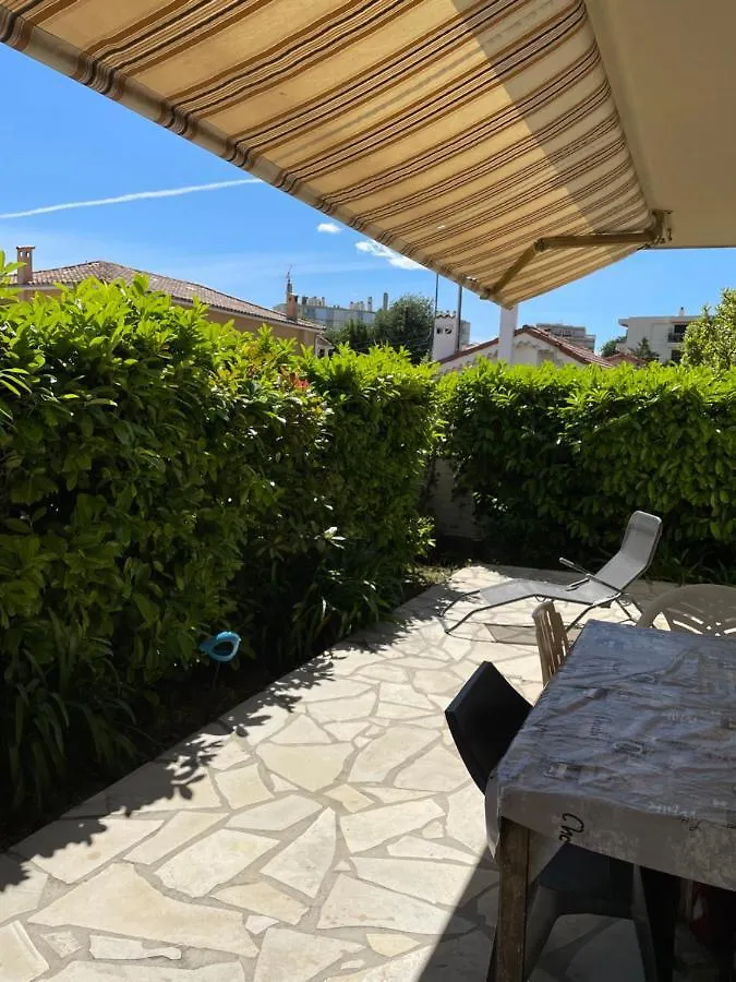 Apartment Les Ondes - Terrasse Rdc Villa Calme Parking Proche Plage Antibes