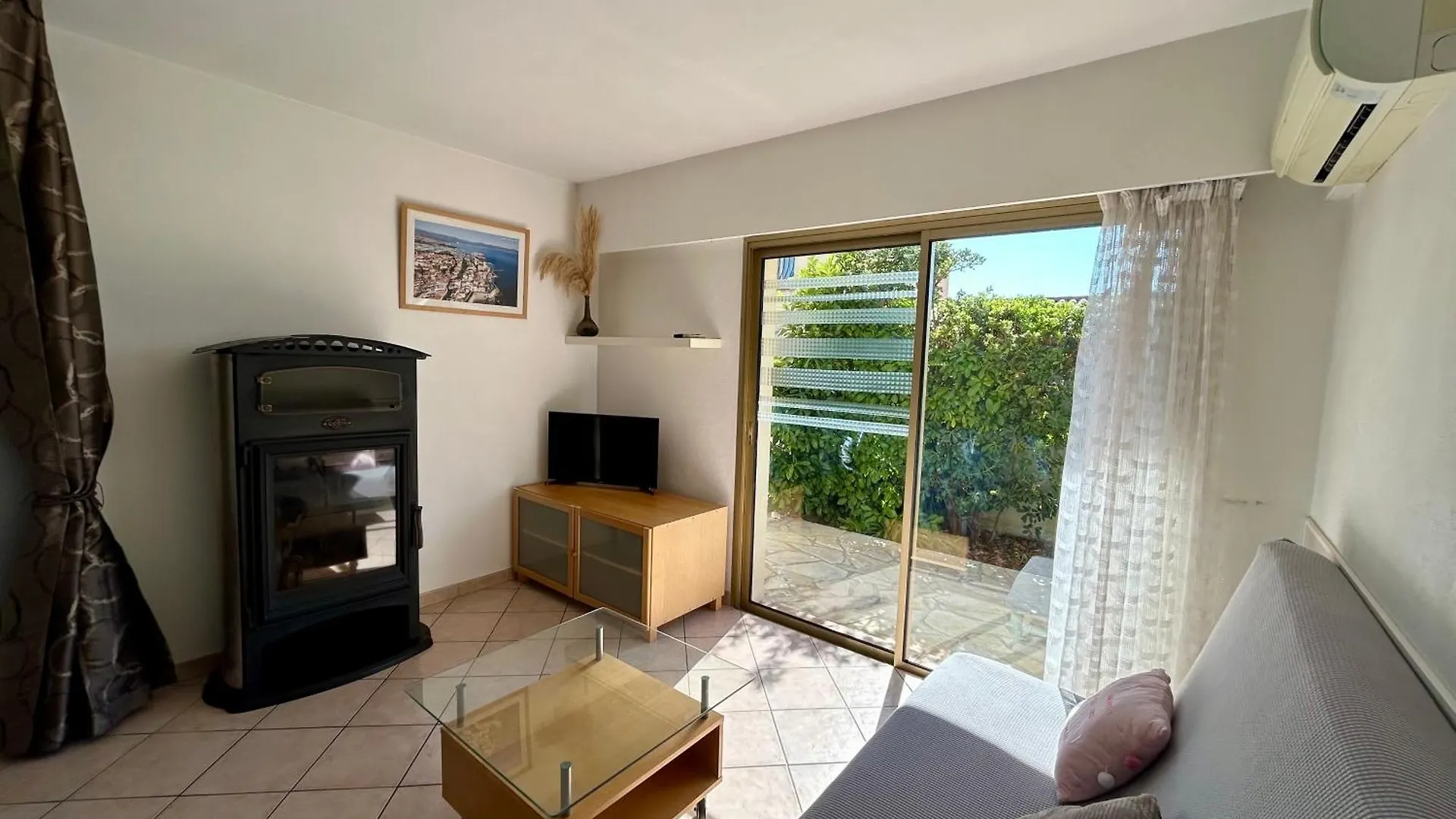 Apartment Les Ondes - Terrasse Rdc Villa Calme Parking Proche Plage Antibes