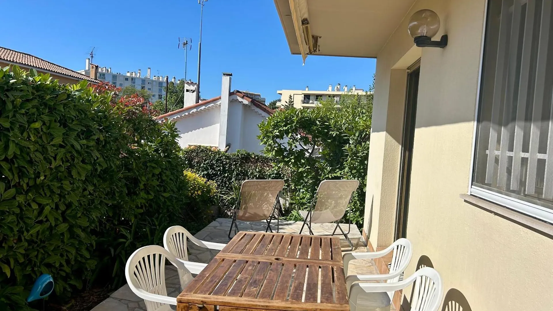 Les Ondes - Terrasse Rdc Villa Calme Parking Proche Plage Antibes 0*,  France